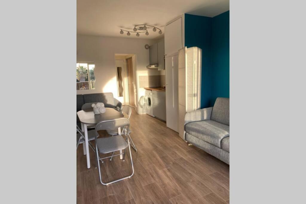 Escapade Au Port Apartment Hyères Екстериор снимка
