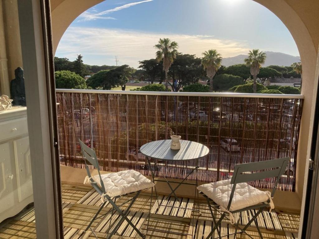 Escapade Au Port Apartment Hyères Екстериор снимка