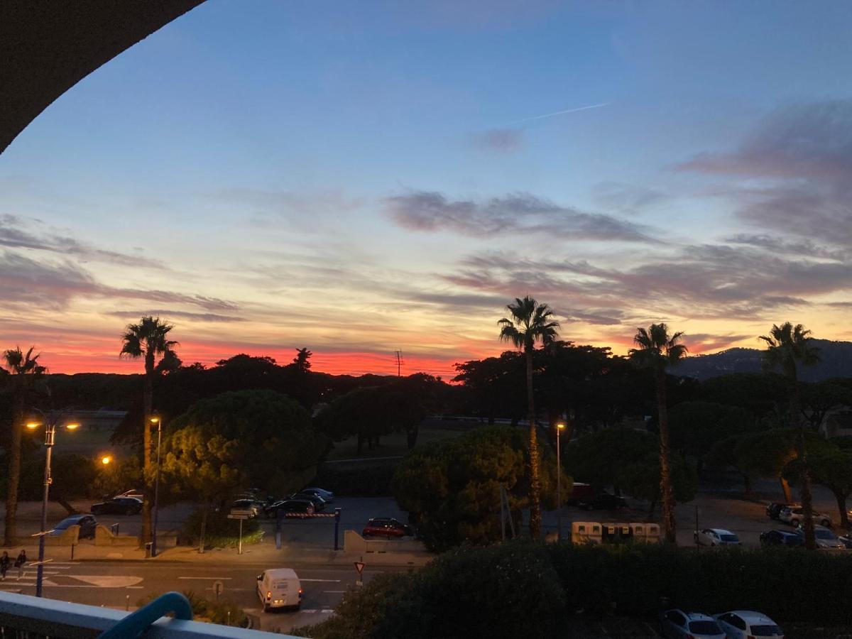 Escapade Au Port Apartment Hyères Екстериор снимка